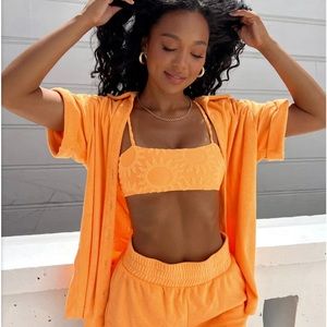 Parker Button Down, Terry knit. 75% Polyester, 25% Cotton
*Small side slits